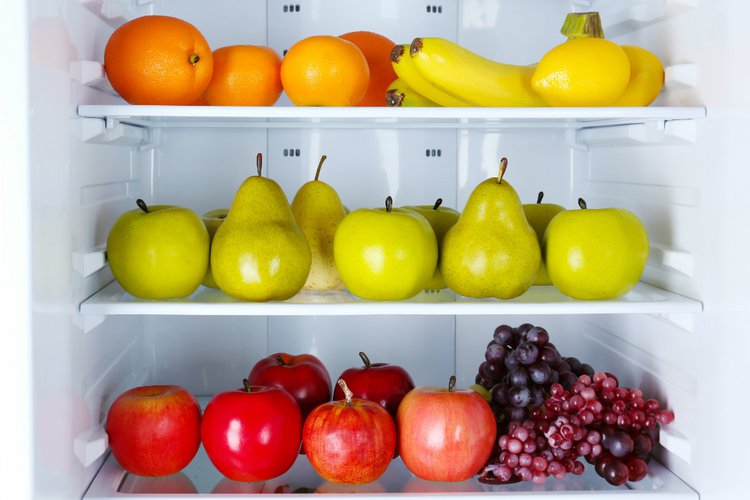 ilustrasi menyimpan buah didalam kulkas